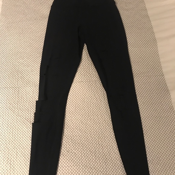 Alo ripped warrior leggings. Like new. Small - Picture 2 of 4